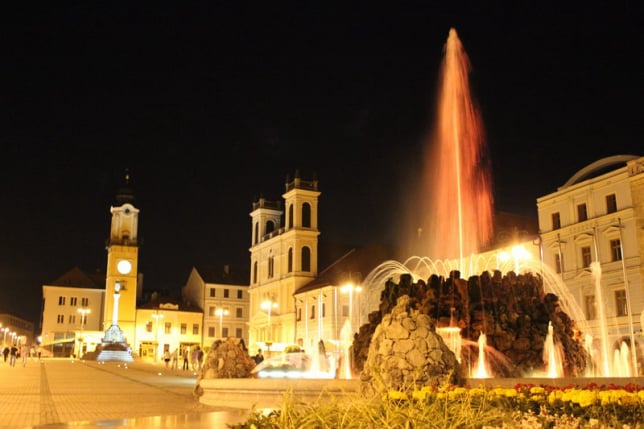 Banská Bystrica, noc, námestie, fontána